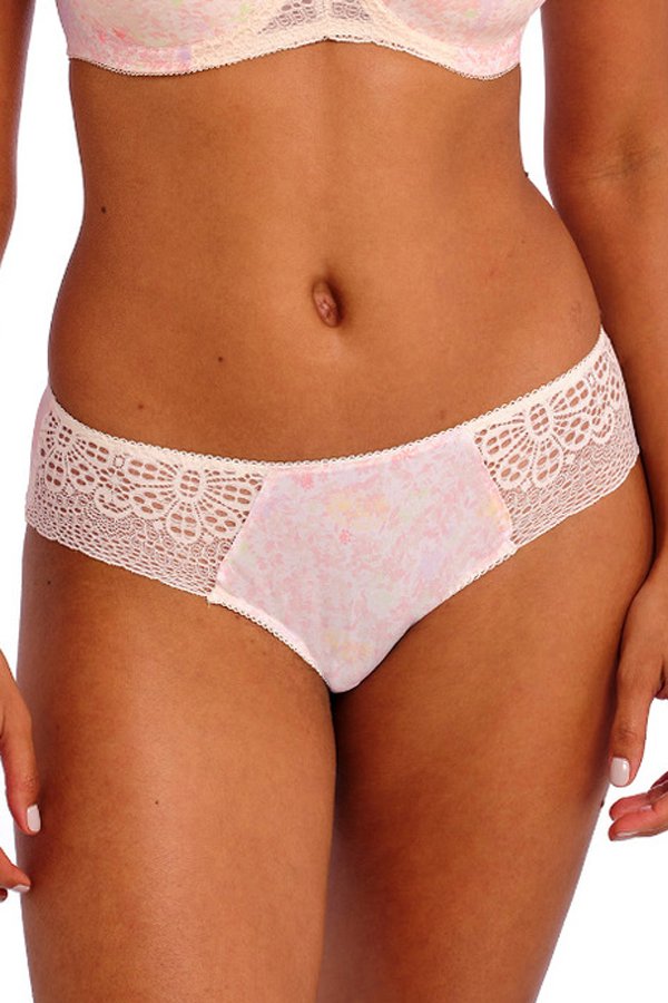 Freya Daydreaming Brief