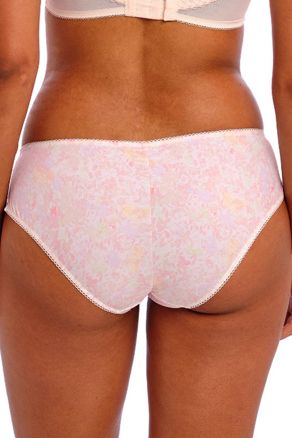 Freya Daydreaming Brief